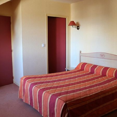 Hotel Logis Le Port Saint Aubin à Morannes sur Sarthe-Daumeray Extérieur photo