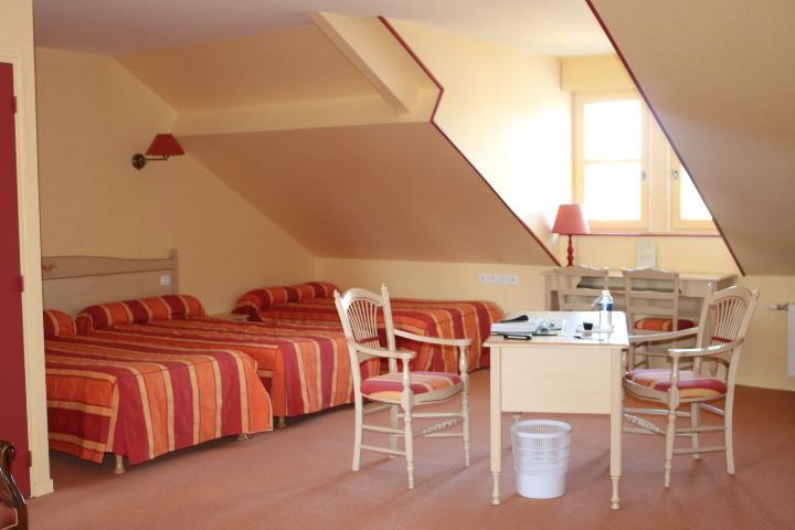Hotel Logis Le Port Saint Aubin à Morannes sur Sarthe-Daumeray Extérieur photo