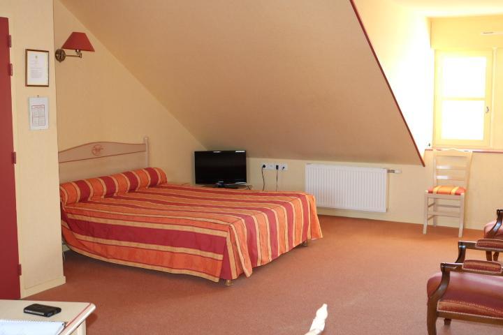 Hotel Logis Le Port Saint Aubin à Morannes sur Sarthe-Daumeray Extérieur photo