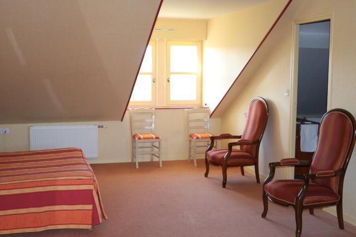 Hotel Logis Le Port Saint Aubin à Morannes sur Sarthe-Daumeray Extérieur photo