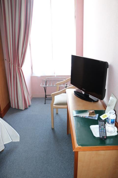 Hotel Logis Le Port Saint Aubin à Morannes sur Sarthe-Daumeray Extérieur photo