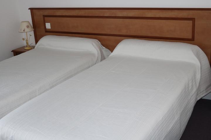 Hotel Logis Le Port Saint Aubin à Morannes sur Sarthe-Daumeray Extérieur photo