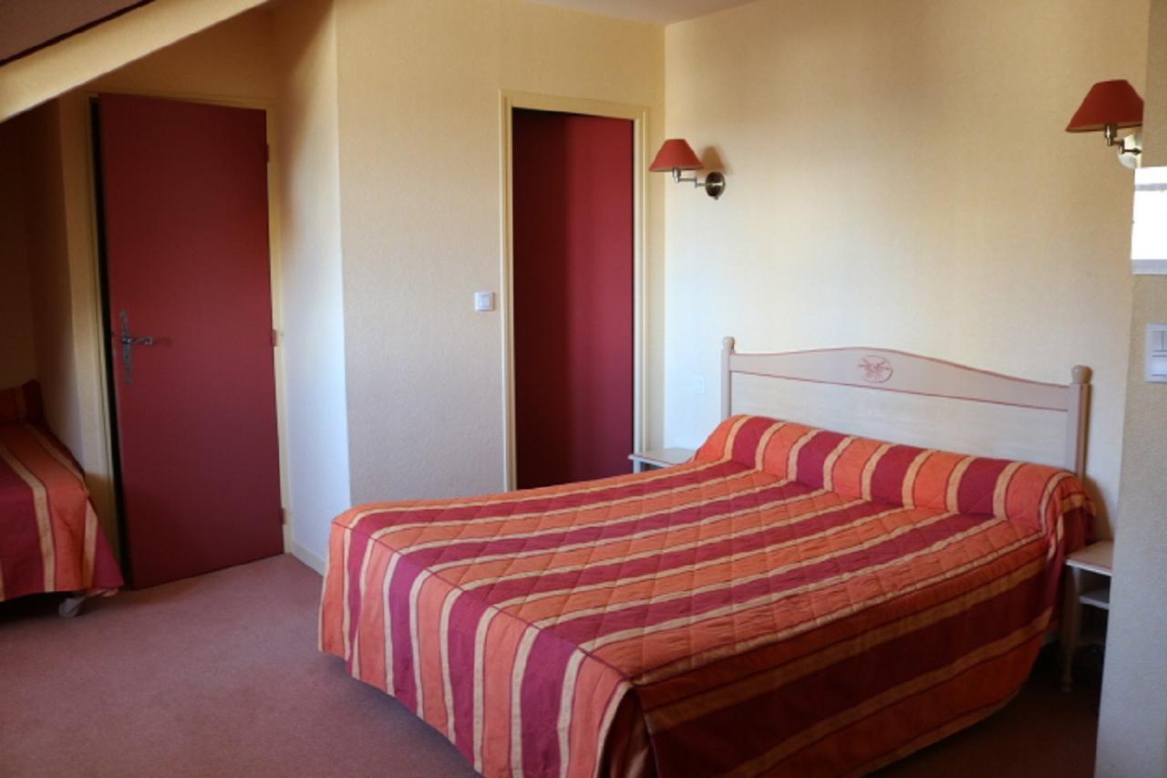 Hotel Logis Le Port Saint Aubin à Morannes sur Sarthe-Daumeray Extérieur photo