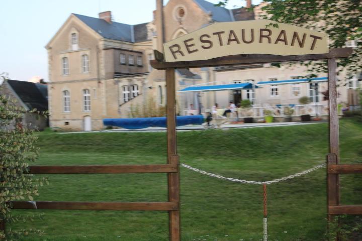 Hotel Logis Le Port Saint Aubin à Morannes sur Sarthe-Daumeray Extérieur photo